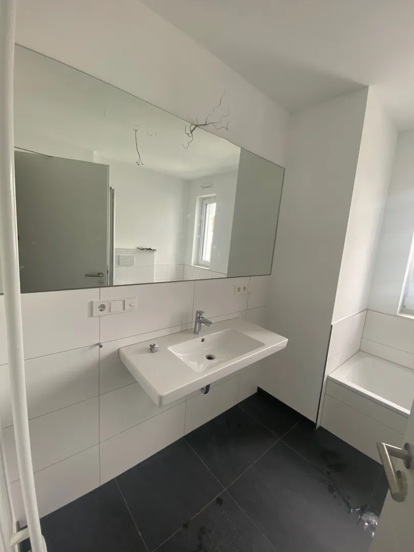 KfW 40 - - offen-moderne Etagenwohnung in ruhiger Lage mit Balkon - Photo 4