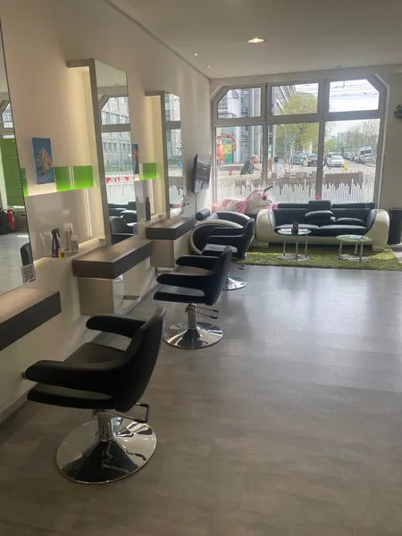 Attraktiver Friseurladen ggü. Scheck-Inn Center KA sucht Nachmieter