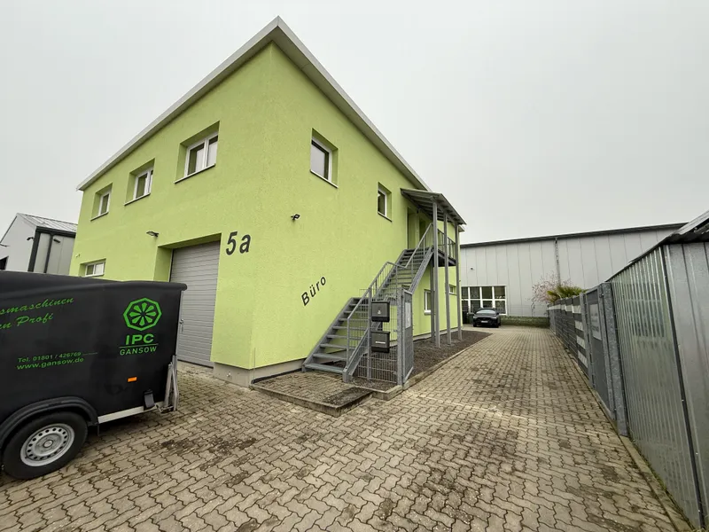 Neuwertige Gewerbehalle + B&uuml;ros in Eggenstein