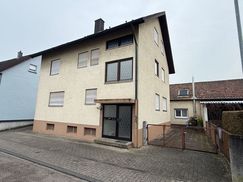 Einfamilienhaus mit Hinterhaus in Eggenstein