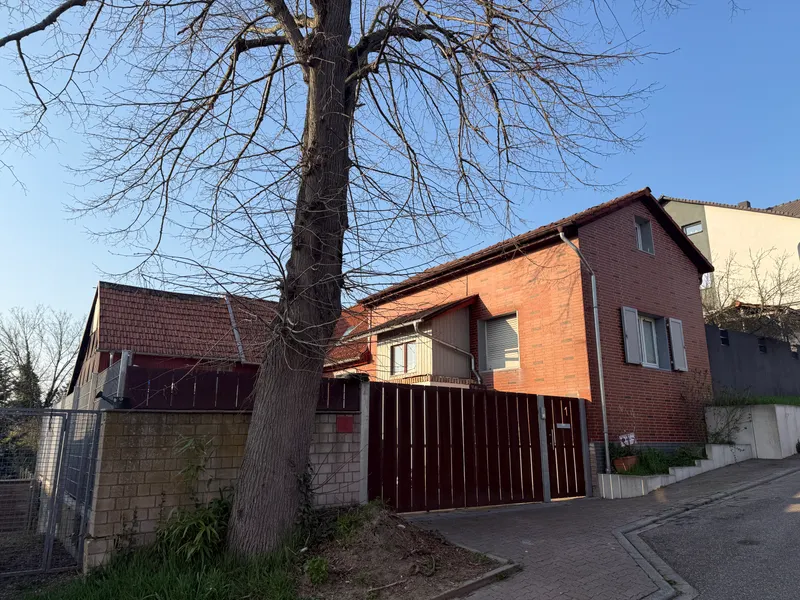 Sch&ouml;nes Einfamilienhaus mit Scheune in Leopoldshafen