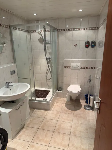 Gro&szlig;z&uuml;gige 3 Zimmerwohnung mit Balkon in Linkenheim