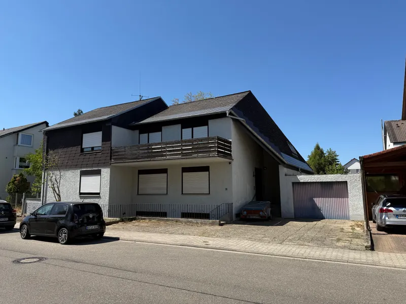 Gro&szlig;es EFH mit Praxis auf riesigem Grundst&uuml;ck in Linkenheim