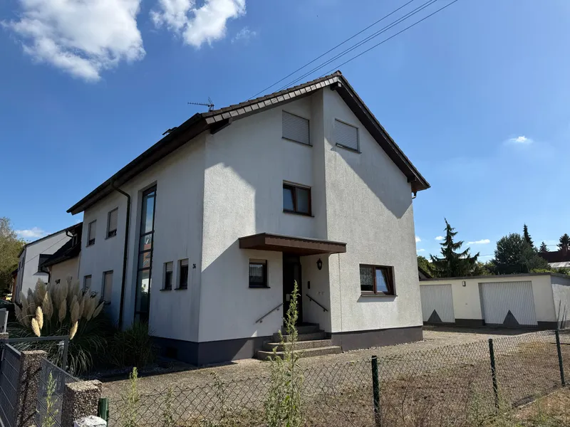 Viel Wohnfl&auml;che und traumhaftes Grundst&uuml;ck in KA-Neureut Kirchfeld