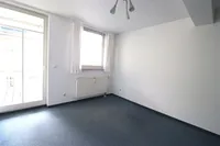 Wohnzimmer mit Zugang Balkon