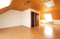 Großes, schönes Dachstudio