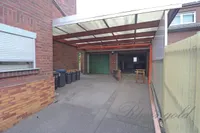 2 Garagen und Durchgang zum Garten