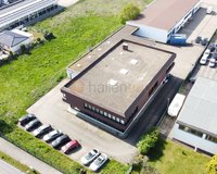 Büro- und Ausstellungsgebäude (ca. 1.450 m²) inkl. Lagerhalle m. Rampen in 56626 Andernach zu verm.