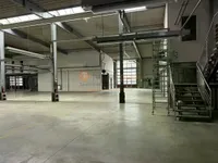 Mehr Raum für Ihr Geschäft: Ebenerdig befahrbare Halle mit Büro & Freifläche *PROVISIONSFREI*