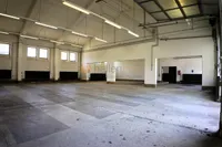 Exklusiv: Lagerhalle mit fünf ebenerdigen Toren u. Büro, ca. 490 m², in 56626 Andernach zu vermieten