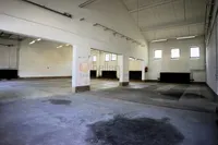 Exklusiv: Lagerhalle mit fünf ebenerdigen Toren u. Büro, ca. 490 m², in 56626 Andernach zu vermieten