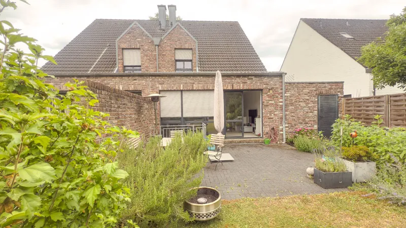 Großzügige Doppelhaushälfte mit Garten in Düsseldorf-Stockum – ideal für Familien!