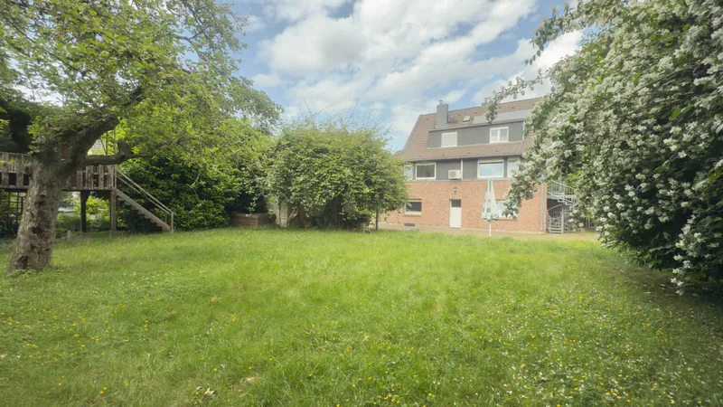 Mehrgenerationenhaus: Platz zum Wachsen – Ihr Familiennest mit Garten iin Düsseldorf Eller