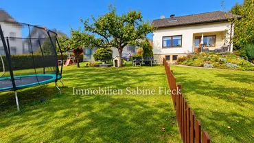 16 - Haus und Garten mit Trampolin