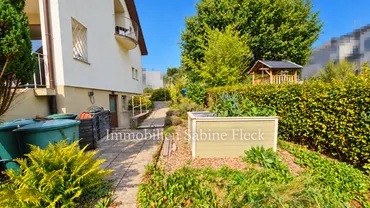 24 - Hochbeet neben dem Haus
