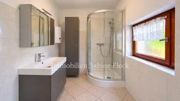 12 - Badezimmer Erdgeschoss - Ansicht 1