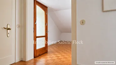 20 - Zimmer oben 1 - mit Balkontür - Ansicht 2