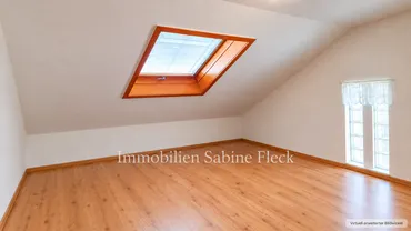 22 - Zimmer oben 2 - mit Dachfenster - Ansicht 2