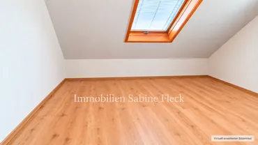 24 - Zimmer oben 2 - mit Dachfenster - Ansicht 4