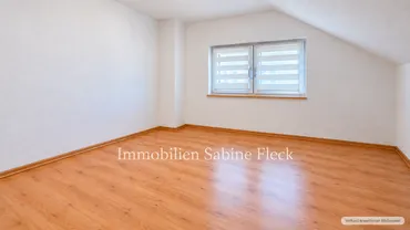 26 - Zimmer oben 3 - mit Doppelfenster - Ansicht 1