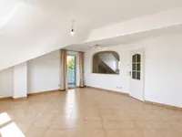 Wohnzimmer mit Blick auf die Küche