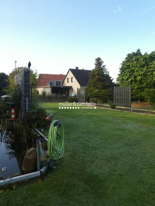 Garten Blick zur Straße