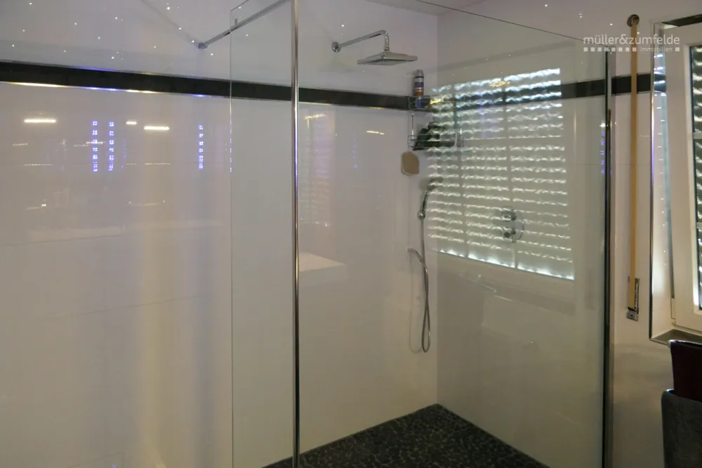 EG Badezimmer mit Dusche