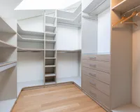 Begehbarer Kleiderschrank