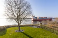 Garten mit Wasserblick