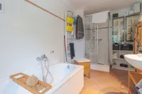 Badezimmer (EG)