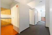 Flur mit offener Küche