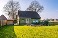 Hausansicht und Garten