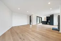 Wohnzimmer mit Echtholzkamin