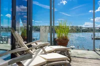 Große Terrasse mit Blick auf die Trave