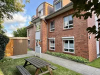 Eingang / Fahrradschuppen