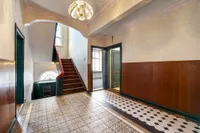 Flur und Eingang hinten