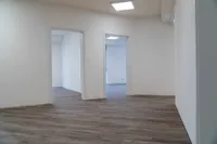 Bereits fertiggestellte Praxisfläche als Vergleich