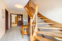 Treppenaufgang ins Obergeschoss