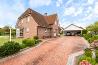 Eingang und Carport