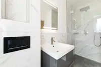 Gäste-WC mit Dusche