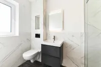 Gäste-WC mit Dusche