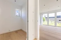 Abstellkammer mit Blick auf Schlafzimmer