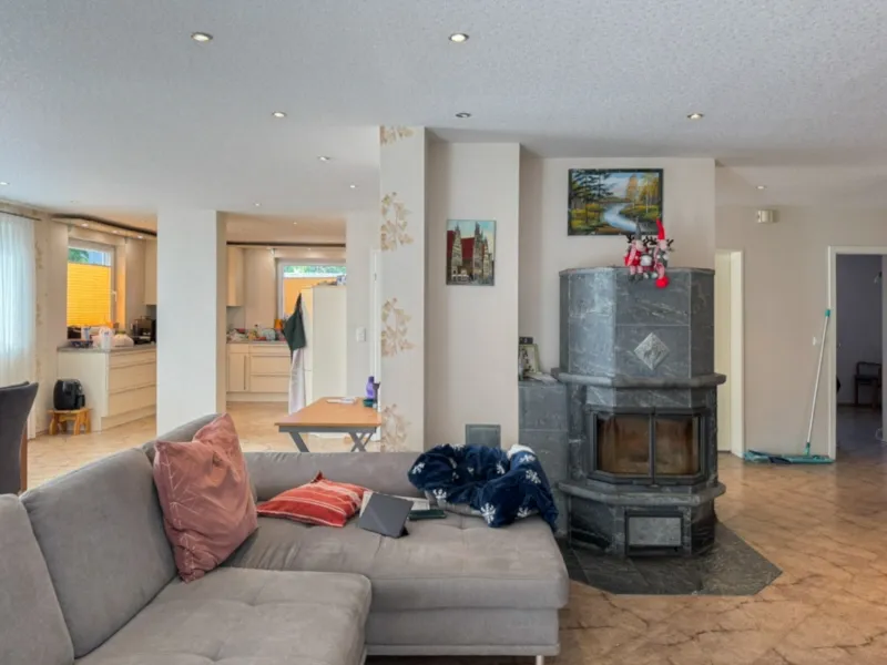 Wohnzimmer mit Kamin