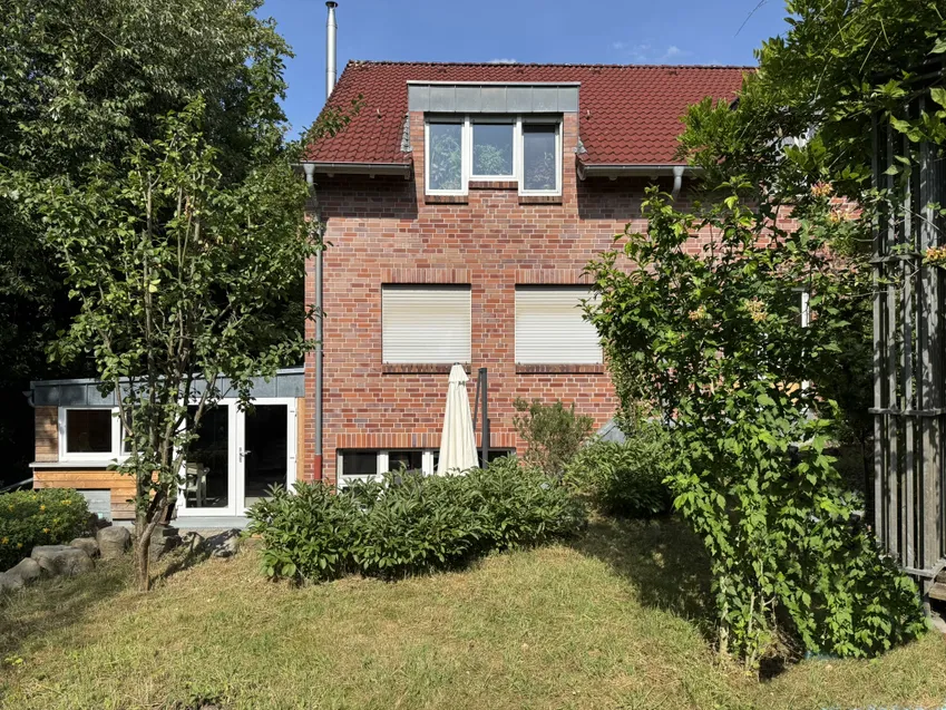 Gebäudefront & Fahrradgarage