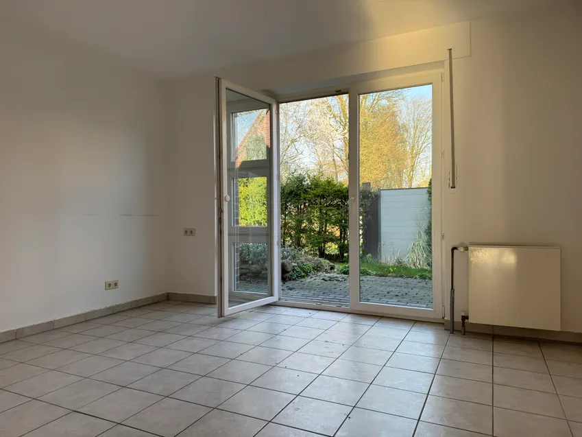 Schlafzimmer EG rechts mit Terrasse
