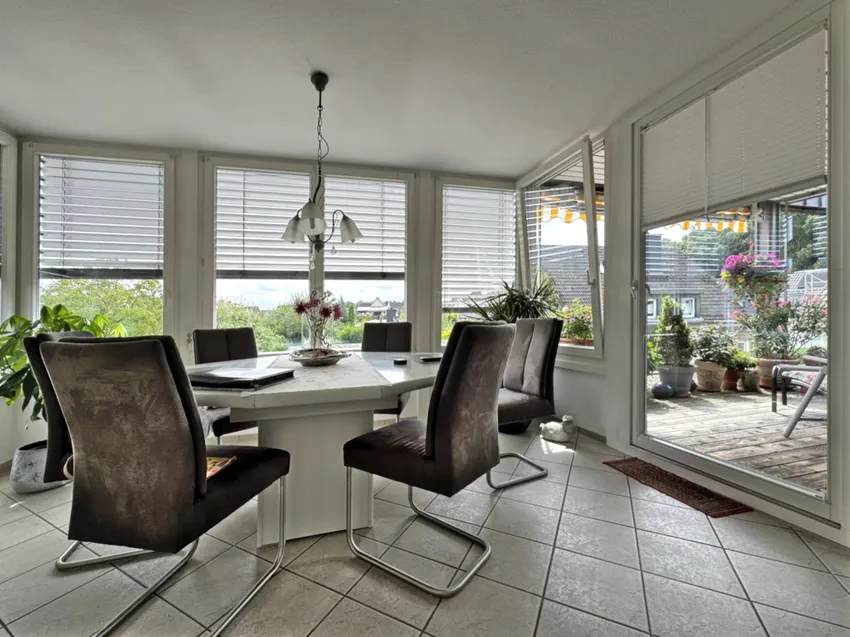 Essbereich mit Dachterrasse im OG