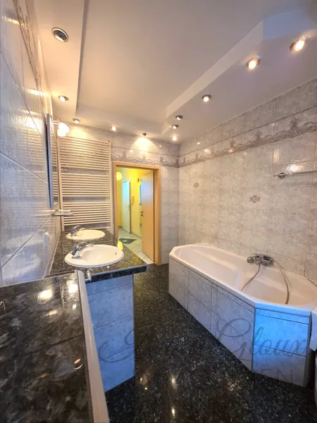 sanierungsbed&uuml;rftige Altbauwohnung mit Potenzial in Kelkheim