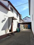 Hof mit Carport