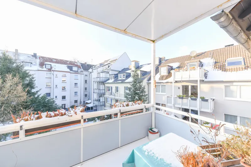 Überdachter Balkon zum Hinterhof