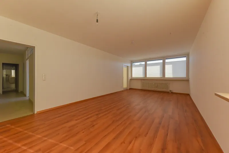 Geräumiges Wohnzimmer